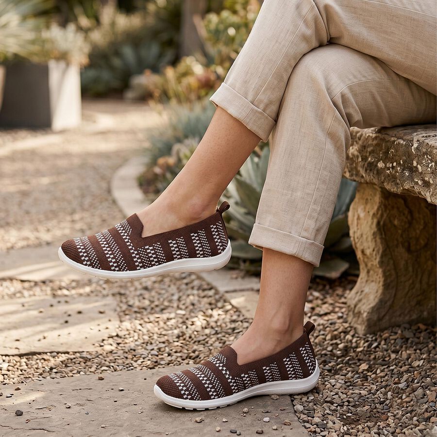 Women's Brown Geometric Slip-On Casual Shoes, भूरा, large