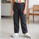 Boys' Black Relaxed Fit Cargo Jeans, काला, small