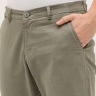Men's Muted Olive Green Slim Fit Flat-Front Casual Trousers, गहरा हरा, small