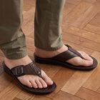 Men's Brown PU Buckle Strap Thong Sandals, भूरा, small