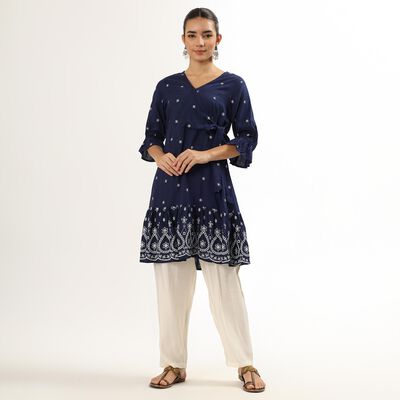 Women's Navy Blue V-Neck Embroidered Kurta