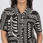 Women's Black Printed Spread Collar Shirt, काला, small