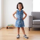 Girls' Blue Shirt Style Sleeveless Button Front Frock, मध्यम नीला, small