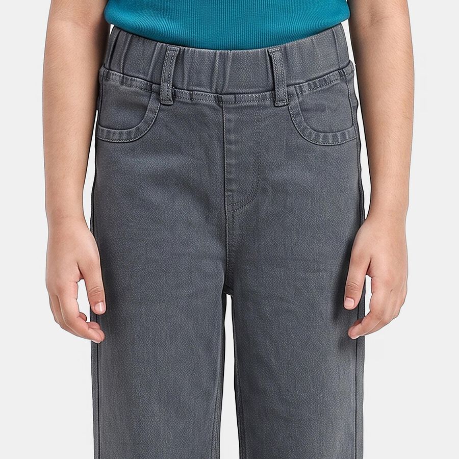 Girls Grey Flared Fit Frayed Hem Jeans, गहरा ग्रे, large