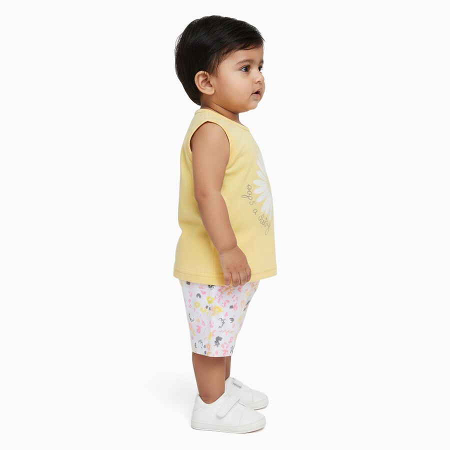 Infant Girl Bright Yellow Cotton Sleeveless Top and Floral Shorts Set, पीला, large image number null