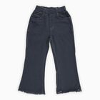 Girls' Dark Blue Flared Fit Frayed Hem Jeans, गहरा ग्रे, small image number null