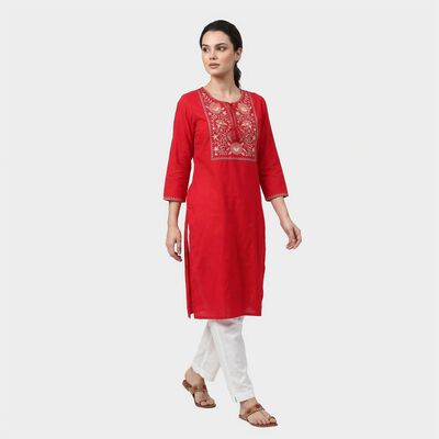 Women's Fuchsia Round Neck Embroidered Kurta