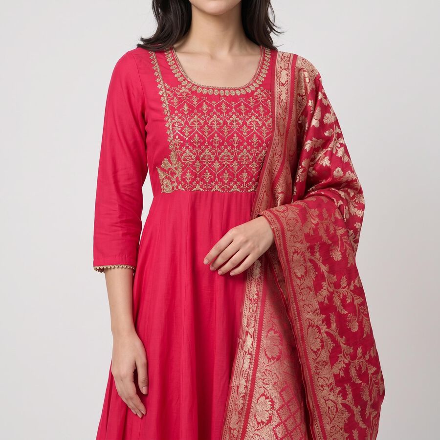 Women's Pink Embroidered Ethnic Set, रानी (फ्यूशिया), large