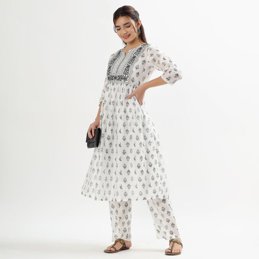 Women's Rich White Embroidered V-Neck Kurta, ऑफ व्हाइट, large image number null