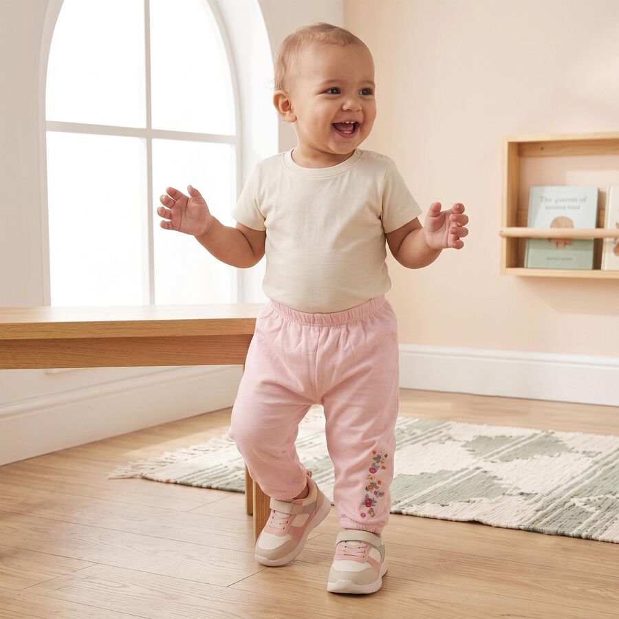 Infants Pink Jogger Floral Embroidered Pyjama, हल्का गुलाबी, large