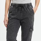 Women's Black Jogger Fit Cargo Track Pants, काला, small