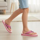 Kids Pink Character Print Flip-Flop Slippers, गुलाबी, small