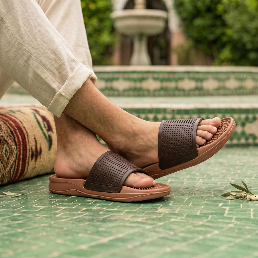 Men's Brown Slip-On Slide Sandals, भूरा, large