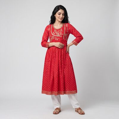 Women's Fuchsia Round Neck Embroidered Kurta