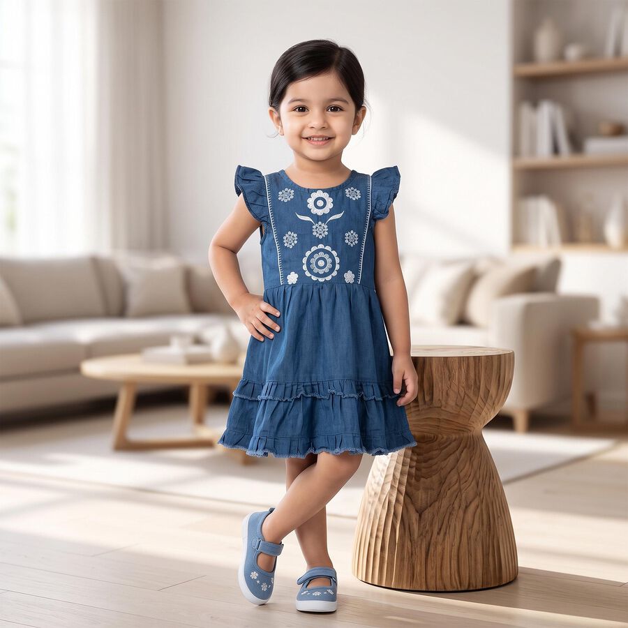 Girls' Blue Tiered Embroidered Ruffle Sleeve Frock, मध्यम नीला, large