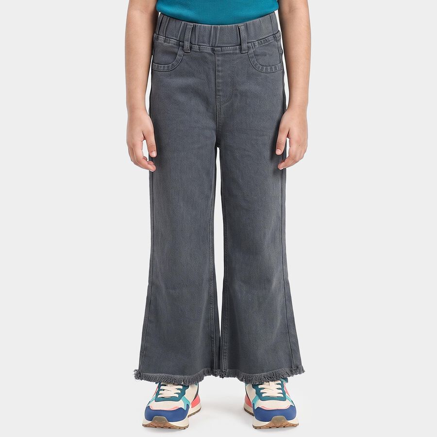 Girls Grey Flared Fit Frayed Hem Jeans, गहरा ग्रे, large