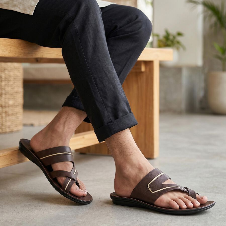 Men's Brown Strappy Slip-On Sandals, भूरा, large