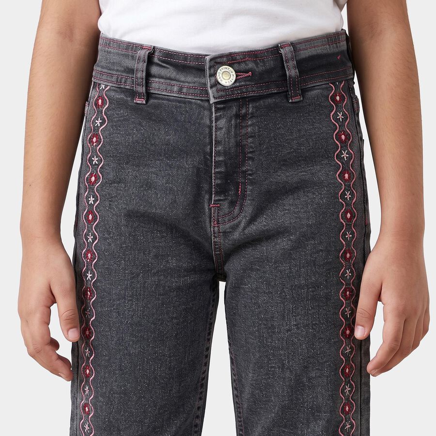 Girls Black Straight Fit Embroidered Jeans, काला, large
