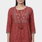 Women's Maroon Round Neck Floral Printed Kurti, मरून, small