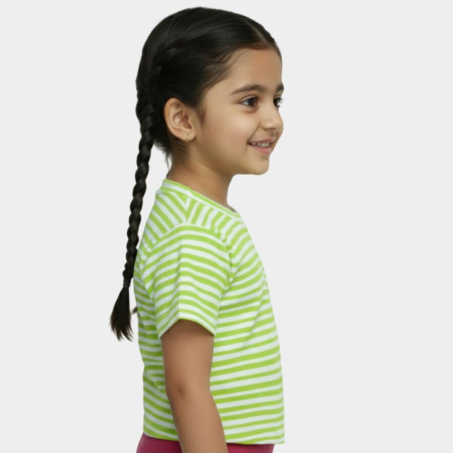 Girls Green Crew Neck Striped T-Shirt, हल्का हरा, large