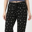 Women's Black Straight Fit Floral Printed Drawstring Pyjama, काला, small
