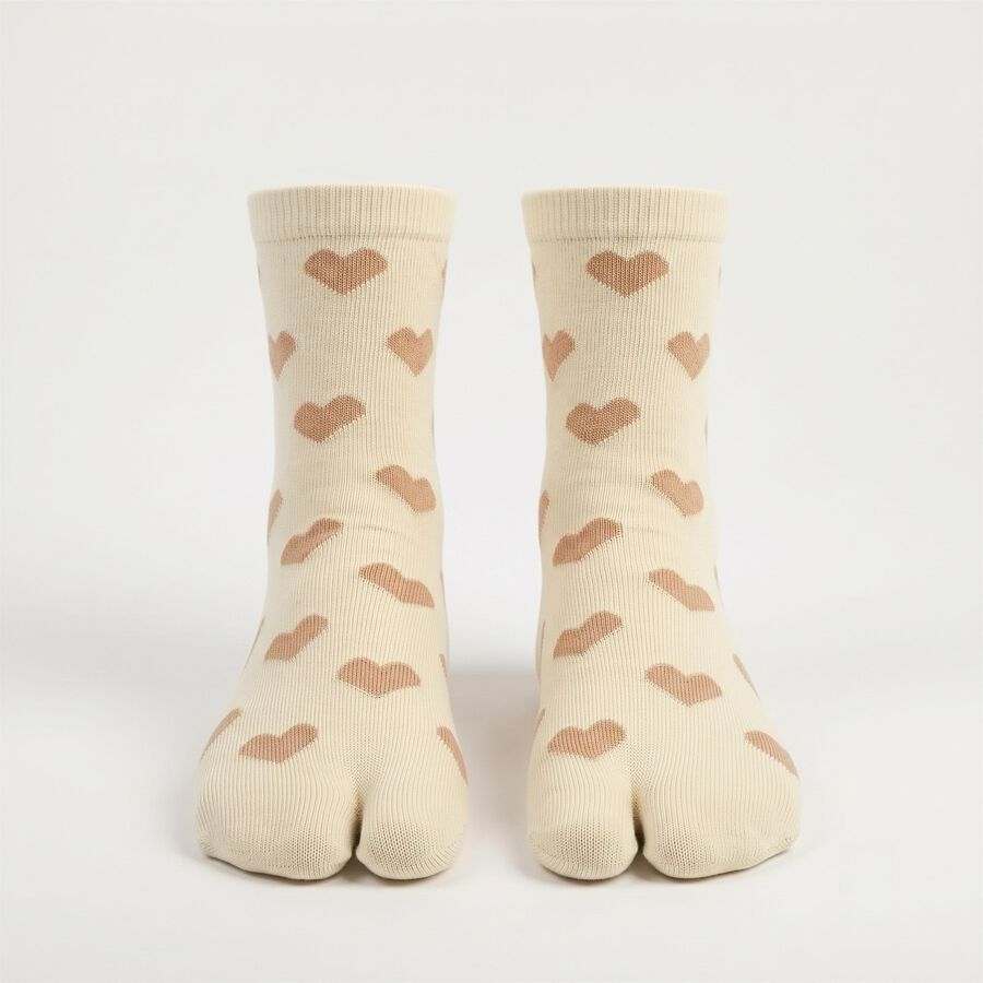 Women's Cream Regular Fit Heart Print Pack of 1 Socks, ऑफ व्हाइट, large