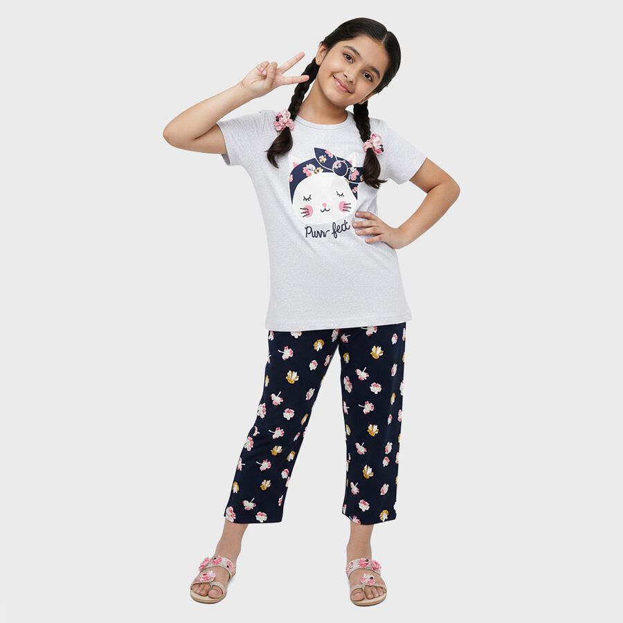Girls Grey Cotton Casual Top and Capri Set, मिश्रित मध्यम ग्रे, large