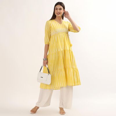 Women's Yellow Cotton Round Neck Straight Kurta