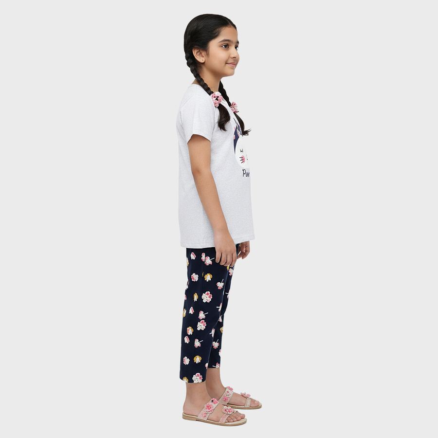 Girls Grey Cotton Casual Top and Capri Set, मिश्रित मध्यम ग्रे, large