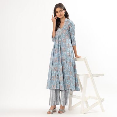 Women's Pale Powder Blue Notch Neck Floral Embroidered Kurta