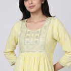 Women's Yellow Square Neck Embroidered Kurti, पीला, small