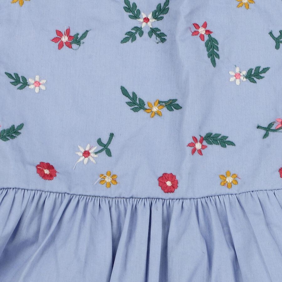 Girls' Light Blue Fit and Flare Floral Embroidered Frock, हल्का नीला, large