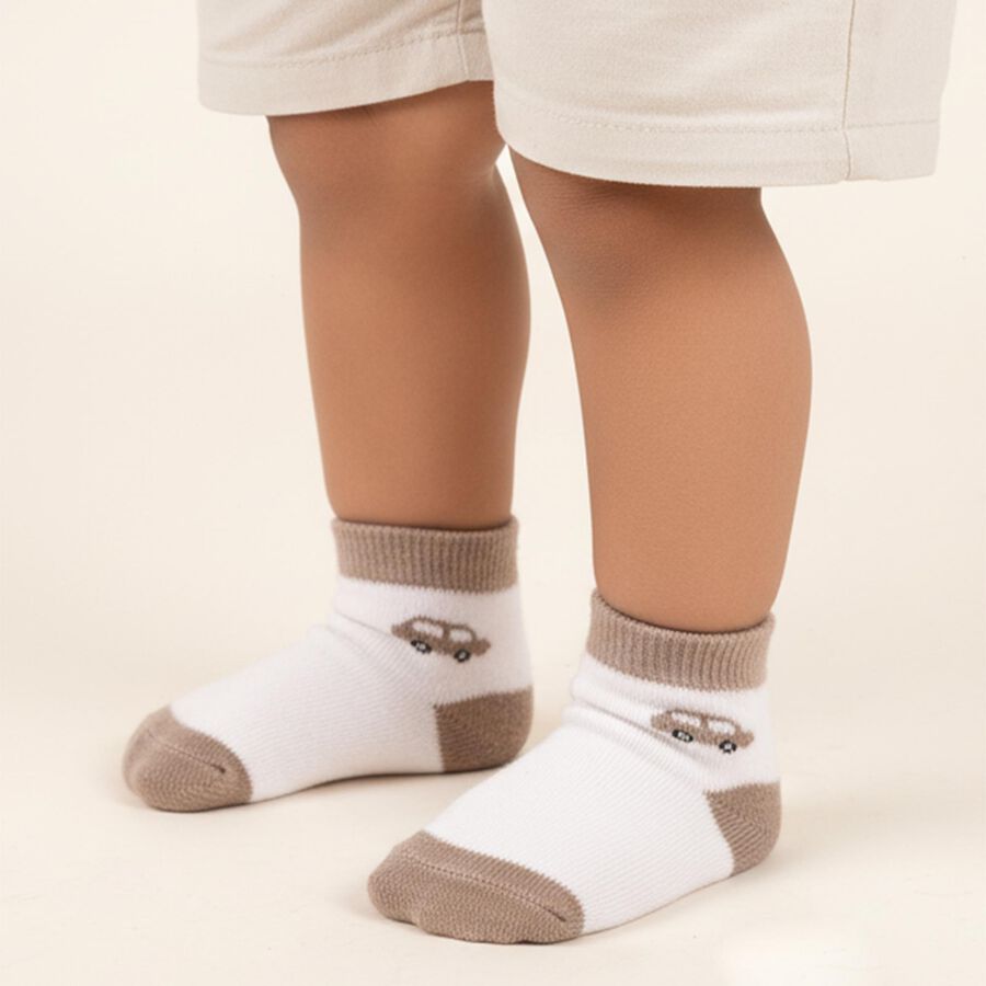 Infants White and Beige Regular Fit Car Design Socks, सफ़ेद, large image number null