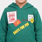 Boys' Green Hoodie Neck Graphic Sweatshirt, गहरा हरा, small