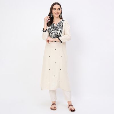 Women's Rich Eggshell White Mandarin Collar Sleeveless Straight Kurta