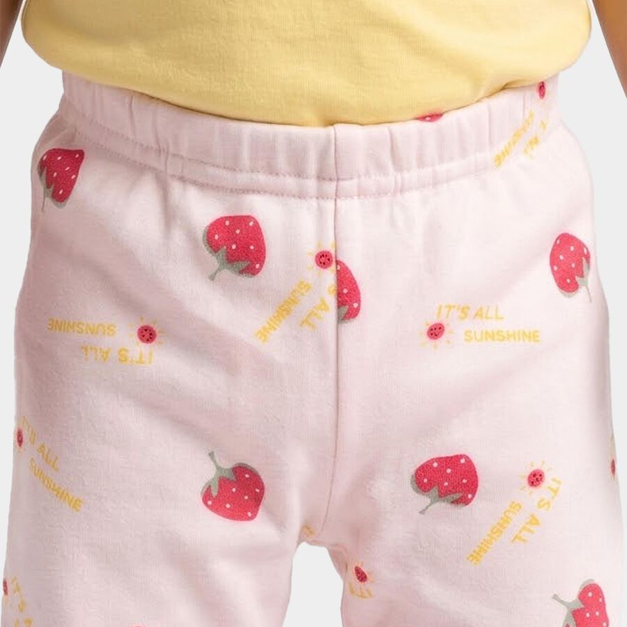 Infants Pink Jogger Fit Strawberry Printed Pyjama, हल्का गुलाबी, large