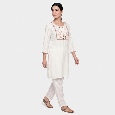 Women's Off White Square Neck Embroidered Kurta