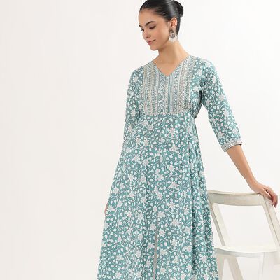 Women's Muted Blue Cotton Round Neck Embellished Kurta