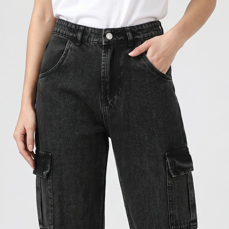 Women's Black Cargo Fit Washed Jeans, काला, large