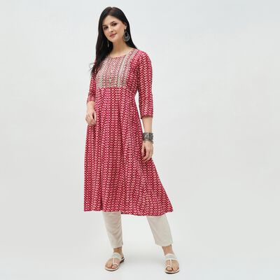 Women's Burgundy Round Neck Embroidered Kurta