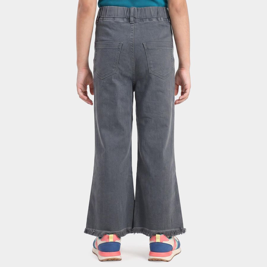 Girls Grey Flared Fit Frayed Hem Jeans, गहरा ग्रे, large