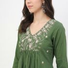 Women's Green Cotton V-Neck Embroidered Kurta, हल्का हरा, small
