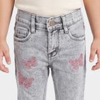 Girls Grey Flared Fit Butterfly Embroidered Jeans, हल्का ग्रे, small