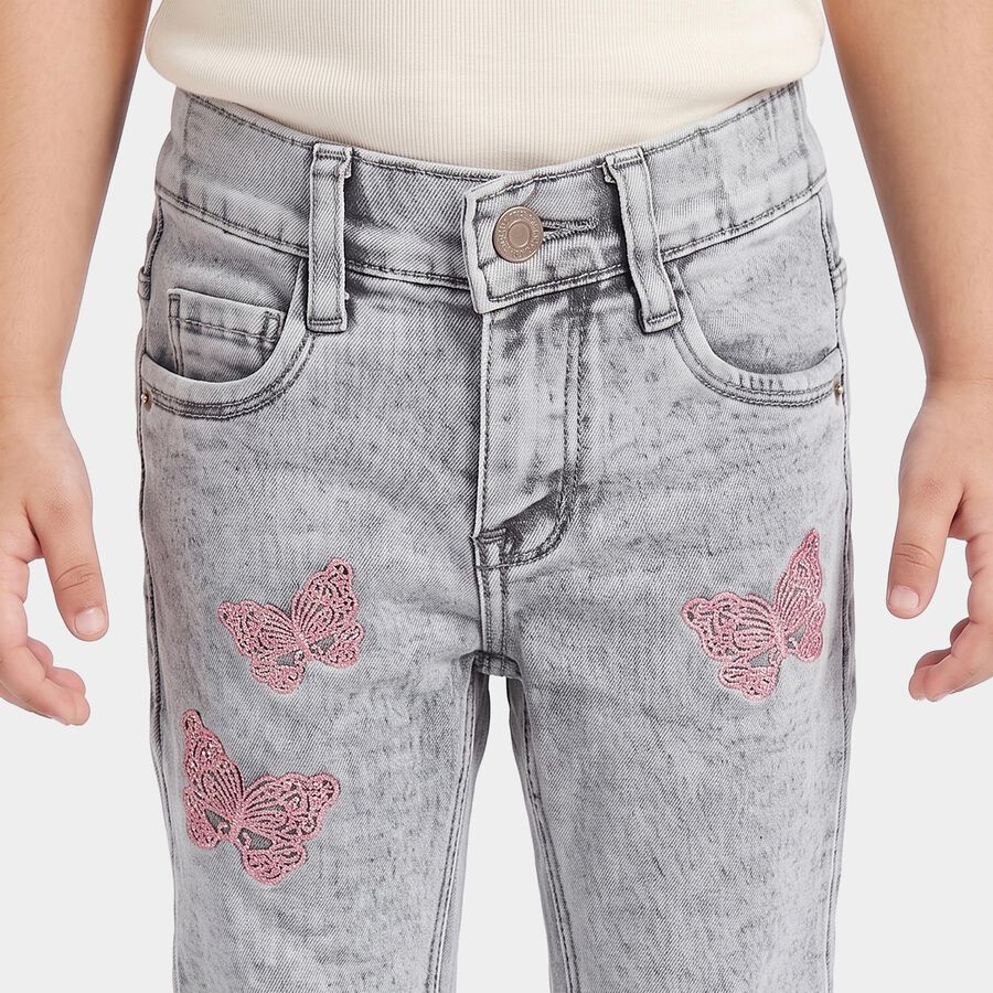Girls Grey Flared Fit Butterfly Embroidered Jeans, हल्का ग्रे, large