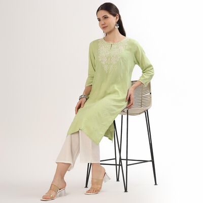 Women's Light Sage Green Round Neck Embroidered Kurta