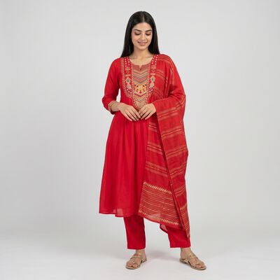 Women's Fuchsia Notch Neck Embroidered Ethnic Set