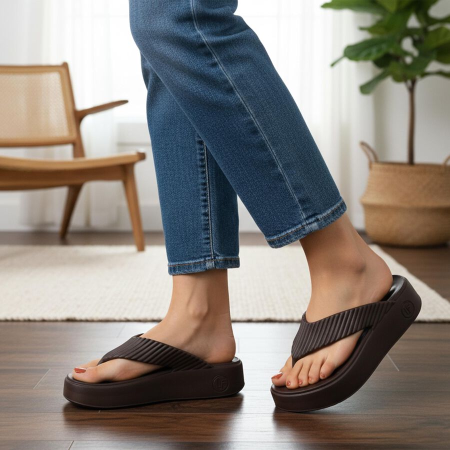 Women's Brown Platform Flip-Flops, भूरा, large