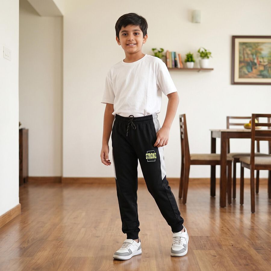 Boys' Black Graphic Print Cotton Blend Jogger Pyjama, काला, large