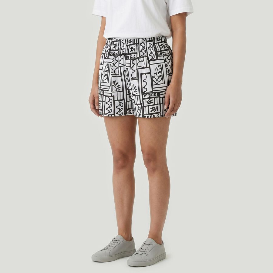 Women's Black Regular Fit Printed Shorts, काला, large