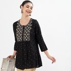 Women's Black Round Neck Embroidered Kurti, काला, small